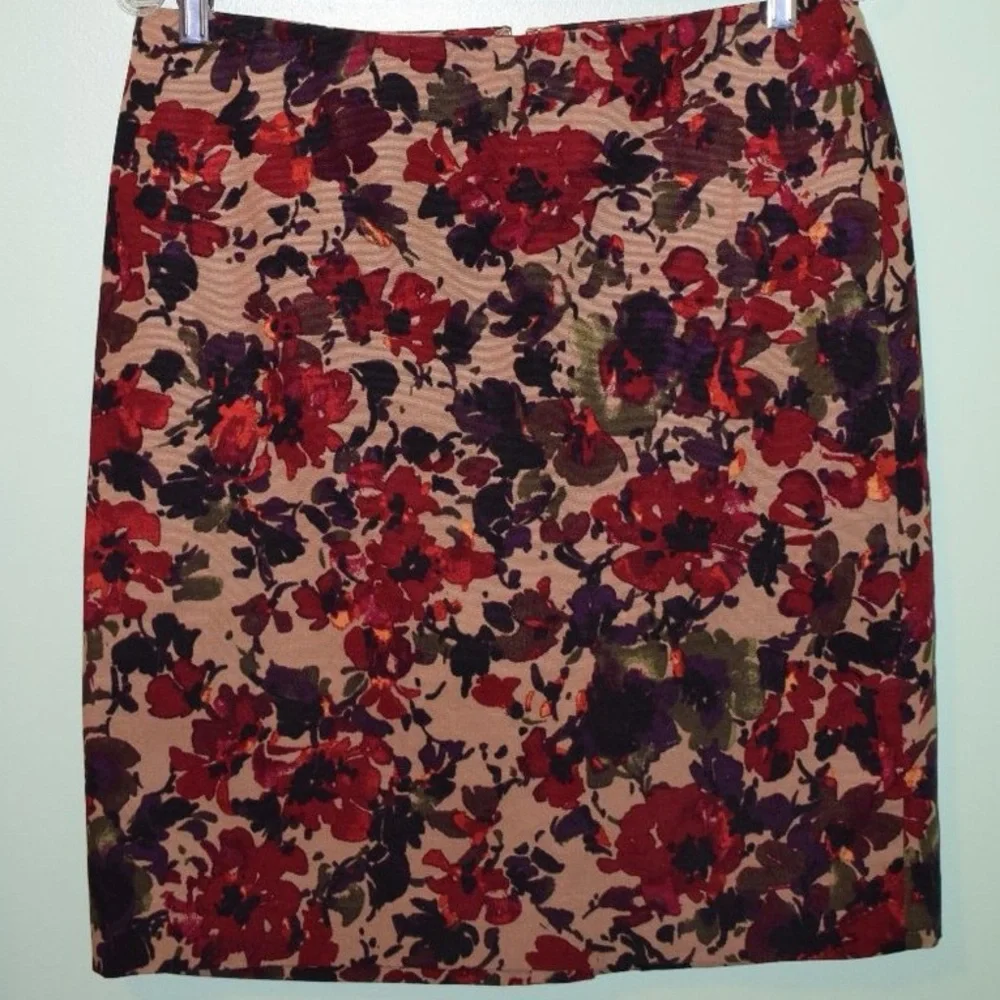 NWT Talbots Petite Pencil Skirt, Khaki Tan, Red & Purple Floral Print, size 6P - Picture 4 of 8